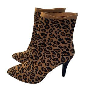 Cushionaire Stretch Knit Leopard Print Heeled Ankle Boots in Ladies Sz. 7M